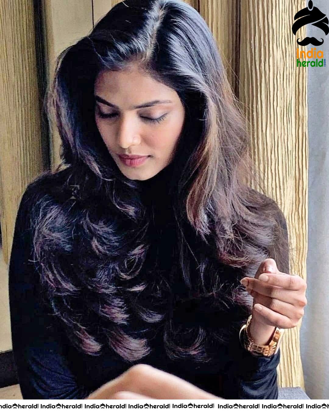 Malavika Mohanan Flaunts her Hot Thighs and Tempts our Mood