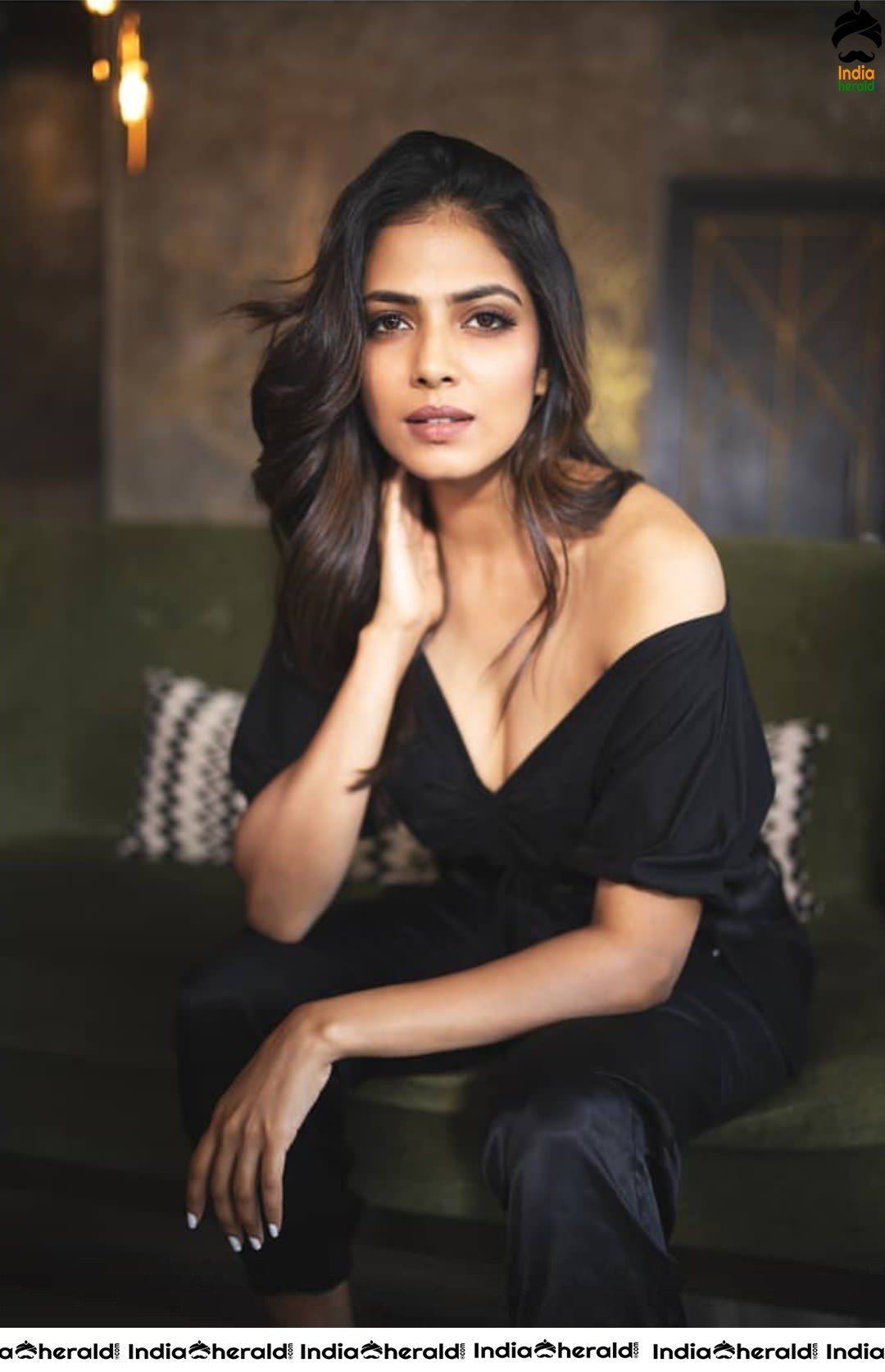 Malavika Mohanan Hot Deep Cleavage Show Latest Photos to tease your mood