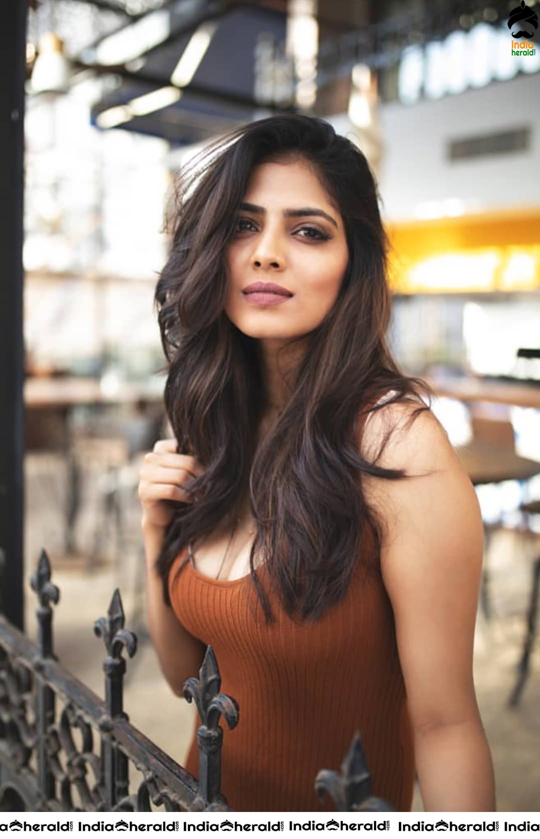 Malavika Mohanan Hot Deep Cleavage Show Latest Photos to tease your mood