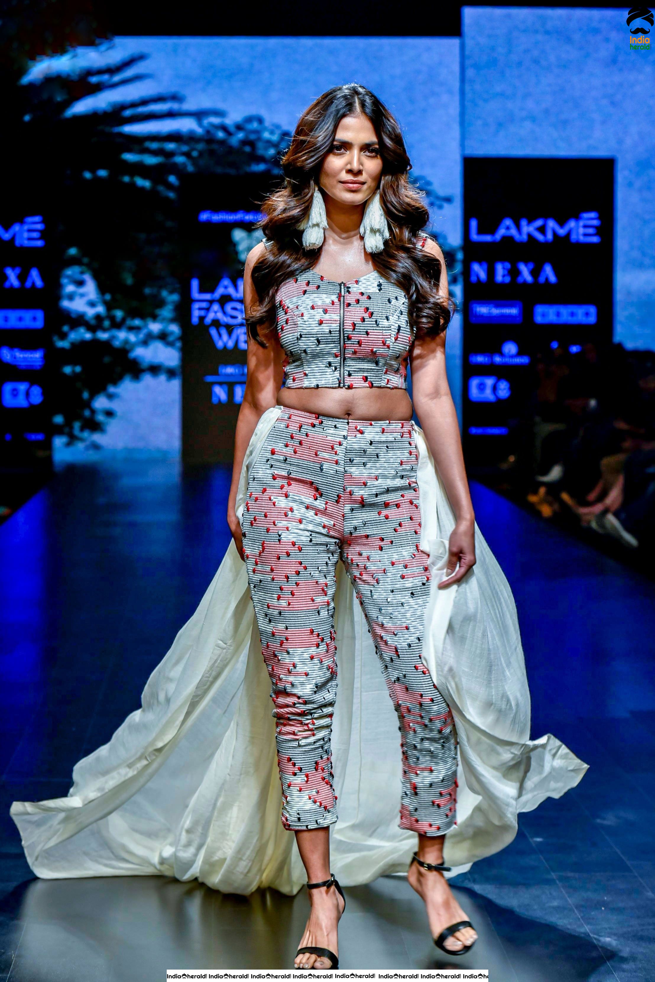 Malavika Mohanan Hot Unseen Cleavage Show Vintage Photos Collection Set 2