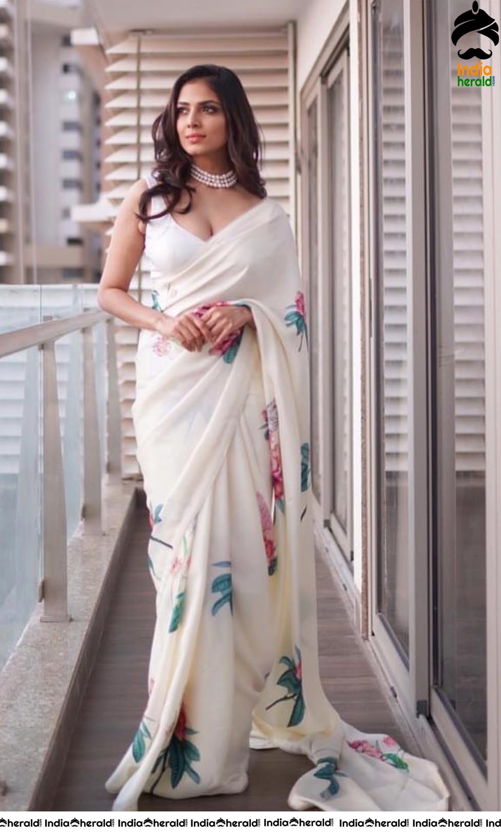 Malavika Mohanan Hot Unseen Cleavage Show Vintage Photos Collection Set 3