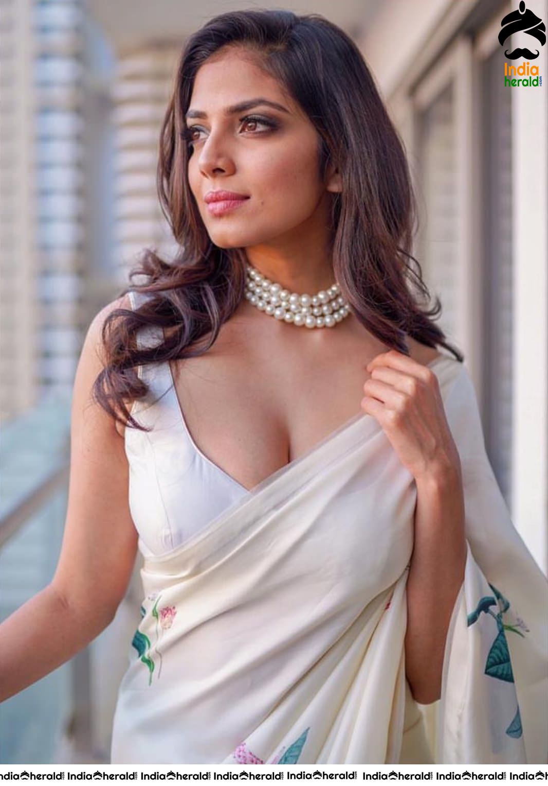 Malavika Mohanan Hot Unseen Cleavage Show Vintage Photos Collection Set 3