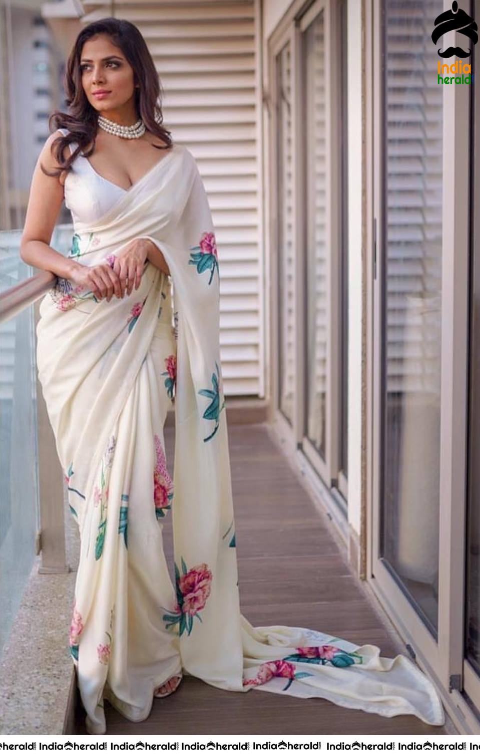 Malavika Mohanan Hot Unseen Cleavage Show Vintage Photos Collection Set 3