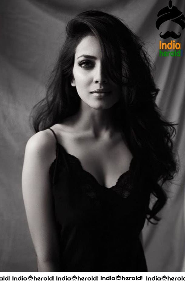 Malavika Mohanan Latest Hot Photos during Quarantine period