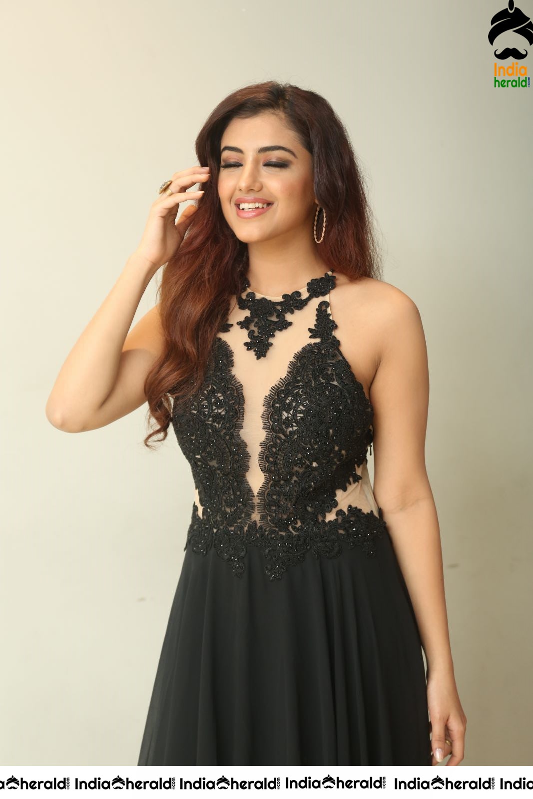 Malvika Sharma Hot with Curly Hairs Set 2