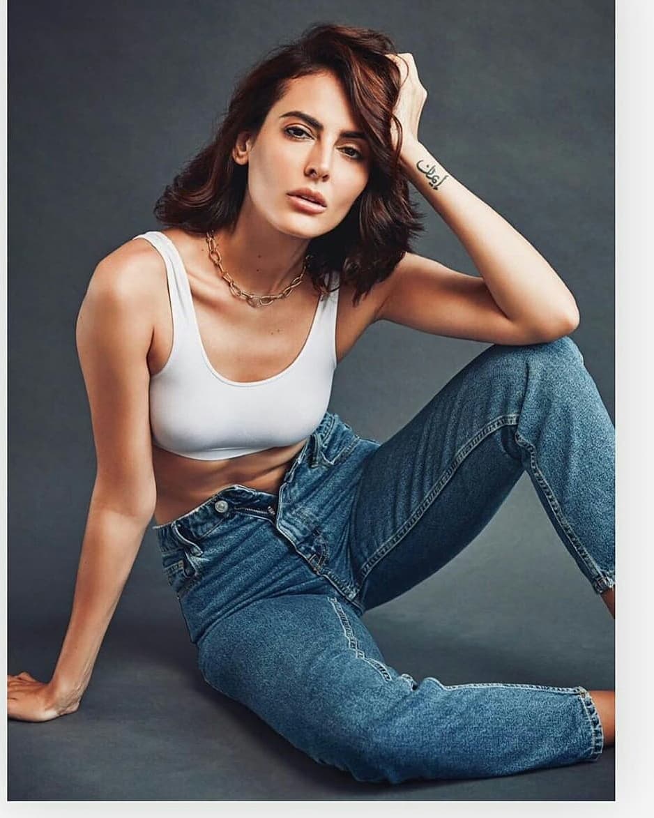 Mandanakarimi Hot Stills