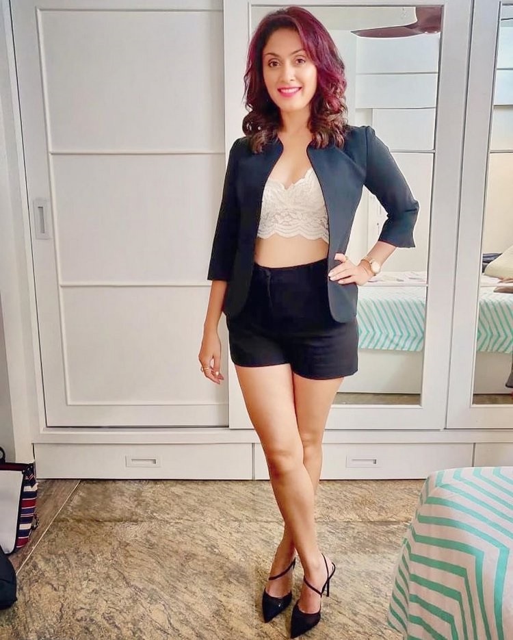 Manjari Phadnis Oozing Hotness In These Latest Pics
