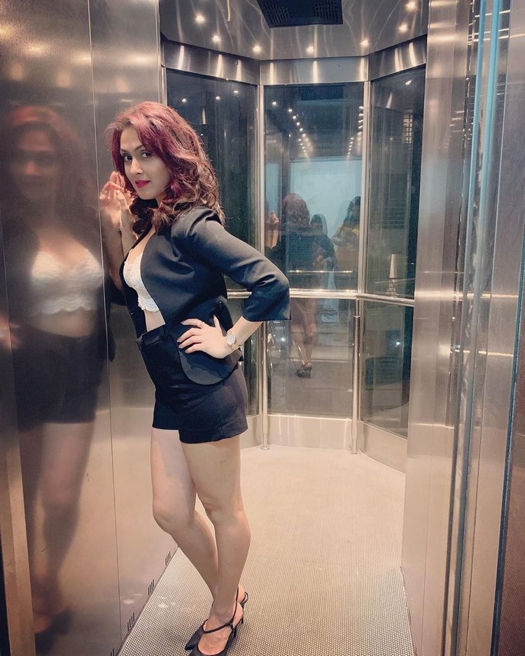 Manjari Phadnis Oozing Hotness In These Latest Pics