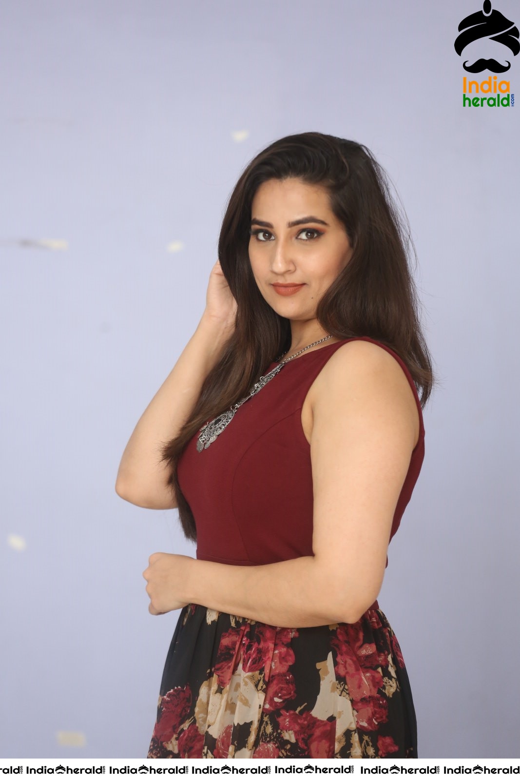 Manjusha Anchor Hot in Maroon Set 2