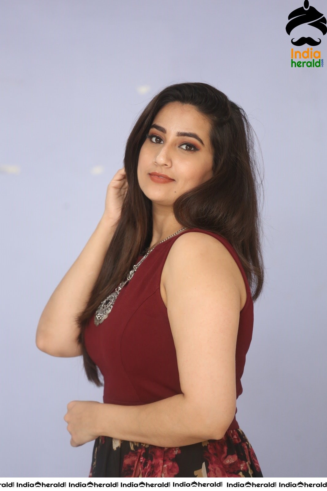 Manjusha Anchor Hot in Maroon Set 2