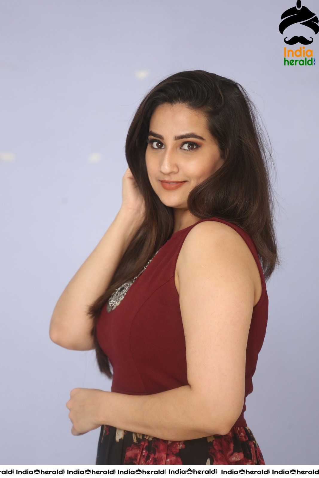 Manjusha Anchor Hot in Maroon Set 2