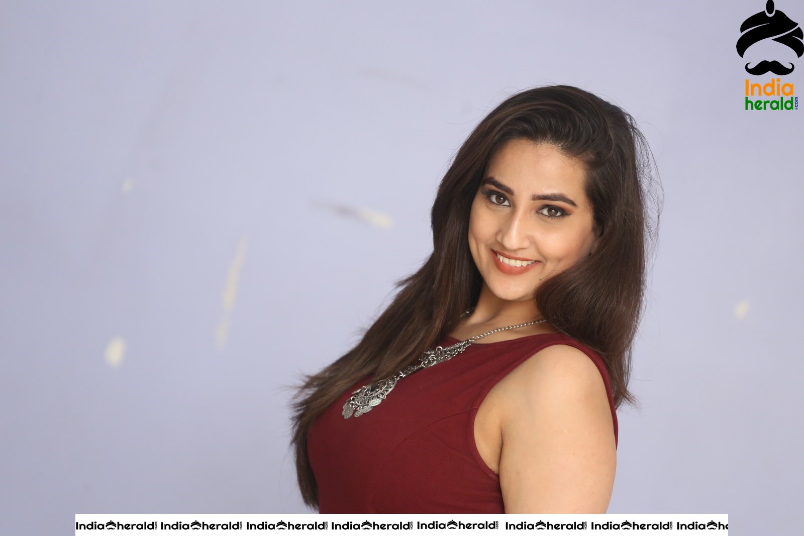 Manjusha Anchor Hot in Maroon Set 2