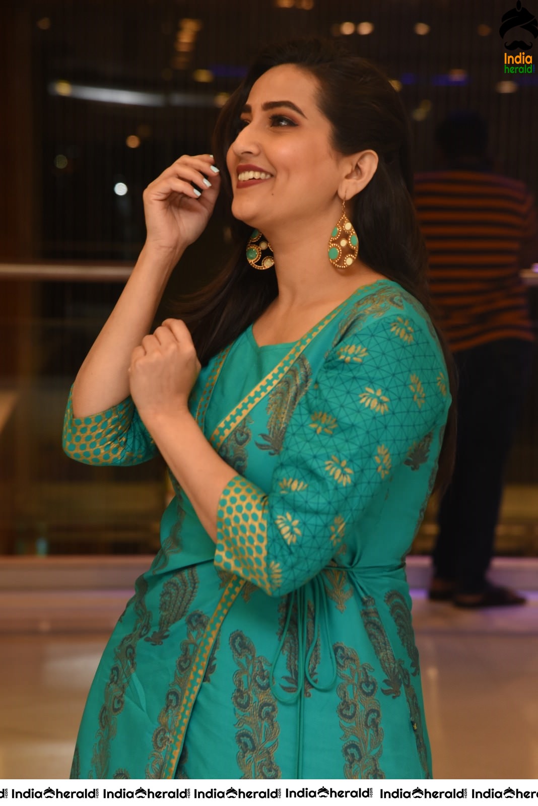 Manjusha Anchor is just tempting hot and teasing with her oomph factor in these Photos Set 2