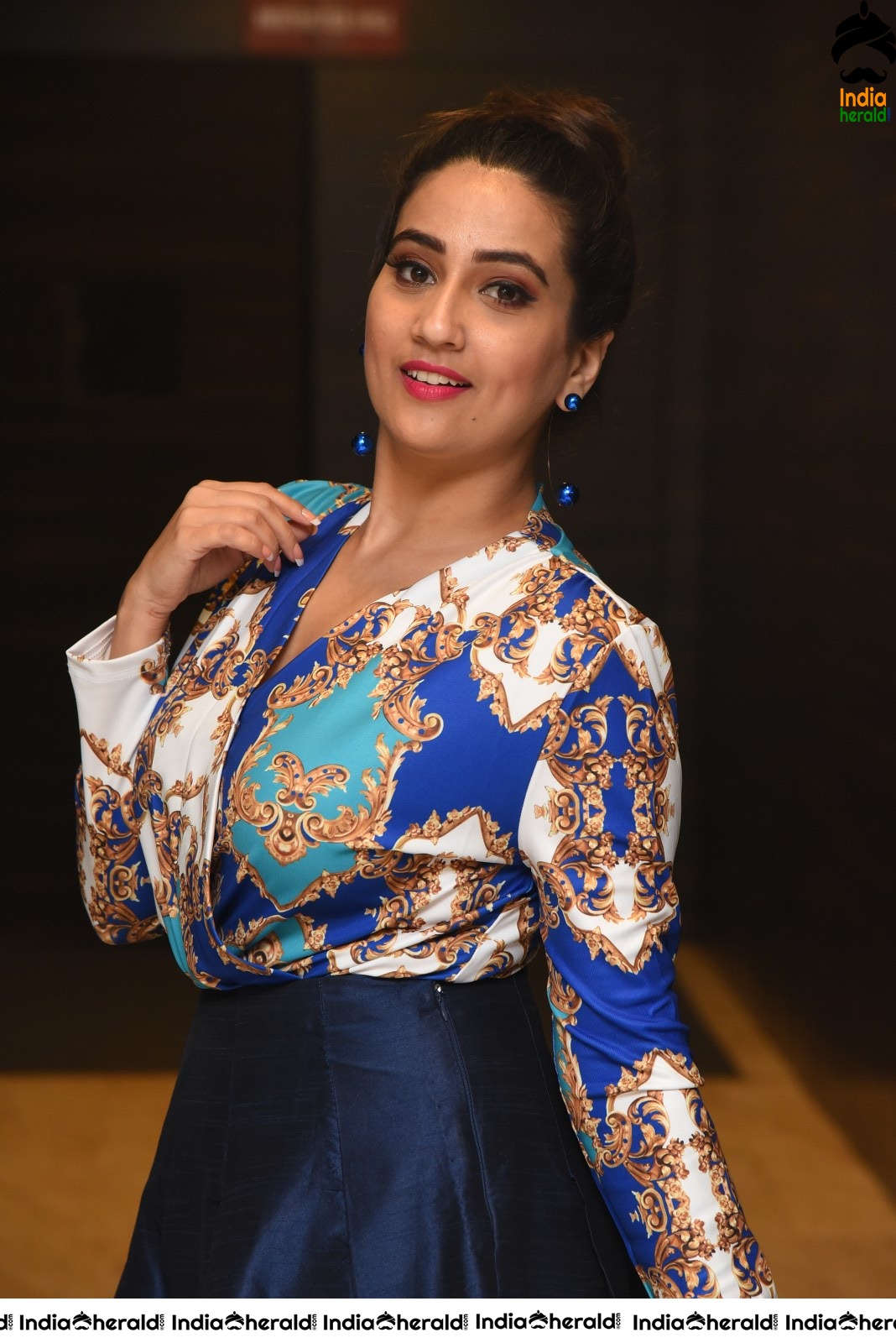 Manjusha Anchor is just tempting hot and teasing with her oomph factor in these Photos Set 2