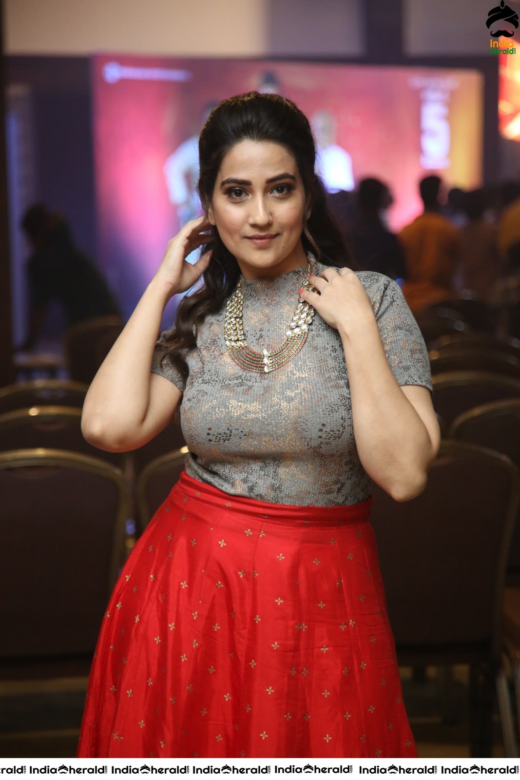 Manjusha Anchor Too Hot in a Tight Top Set 1