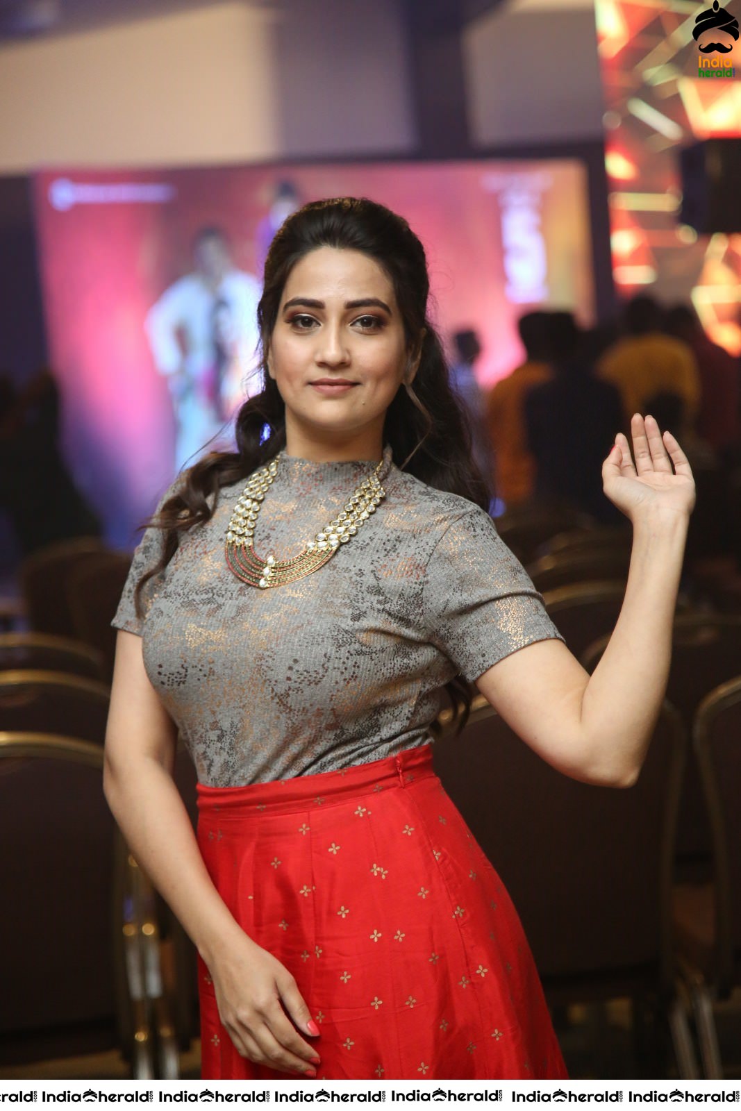 Manjusha Anchor Too Hot in a Tight Top Set 1