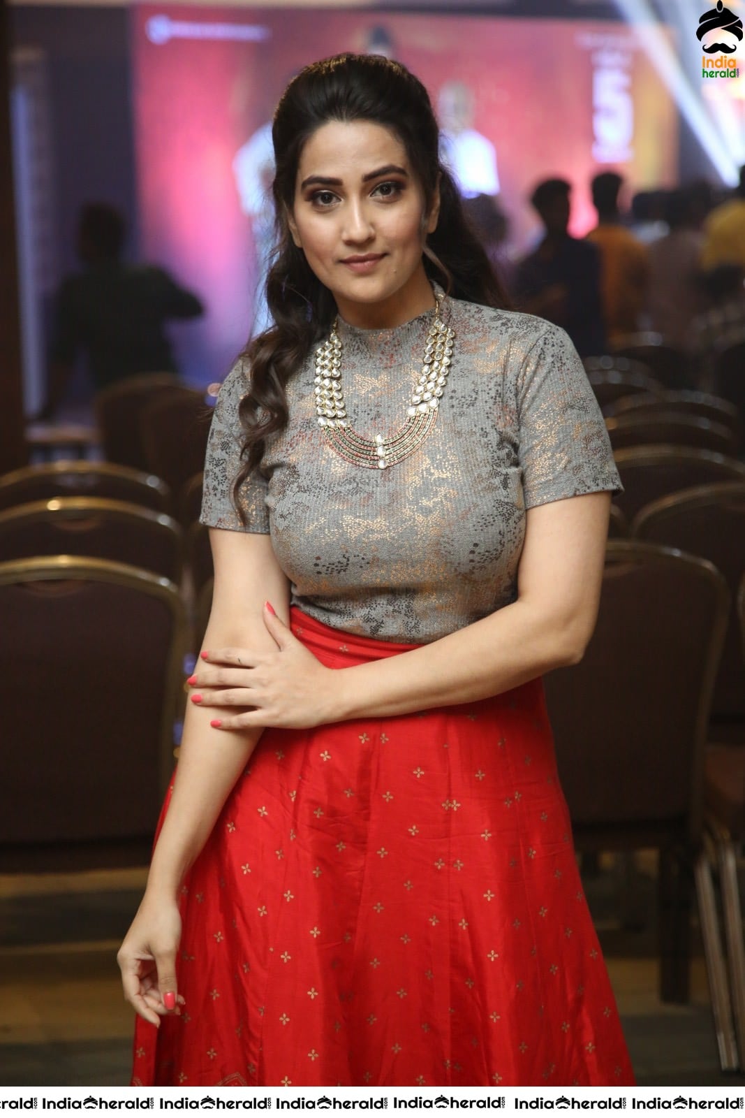 Manjusha Anchor Too Hot in a Tight Top Set 2