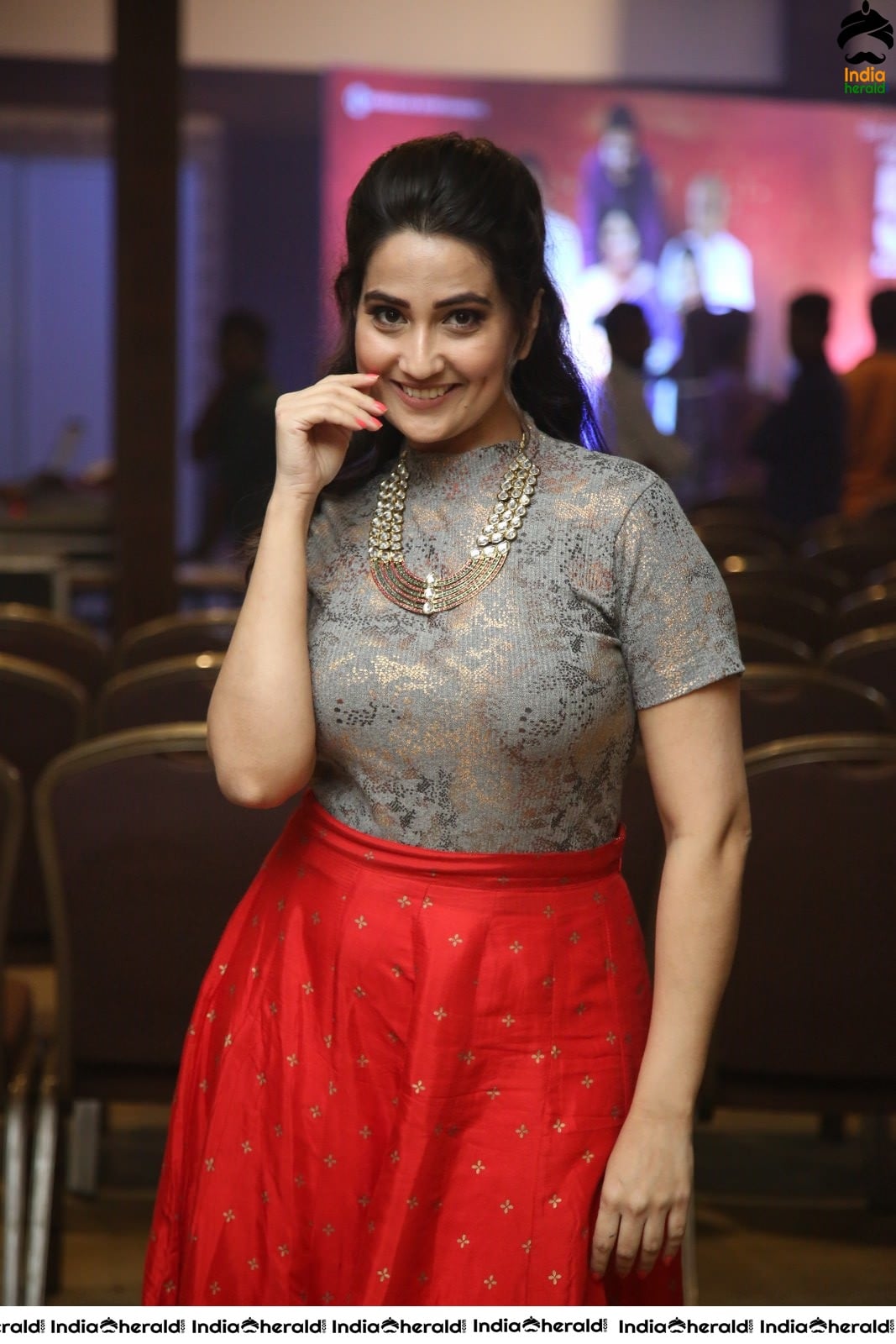 Manjusha Anchor Too Hot in a Tight Top Set 2