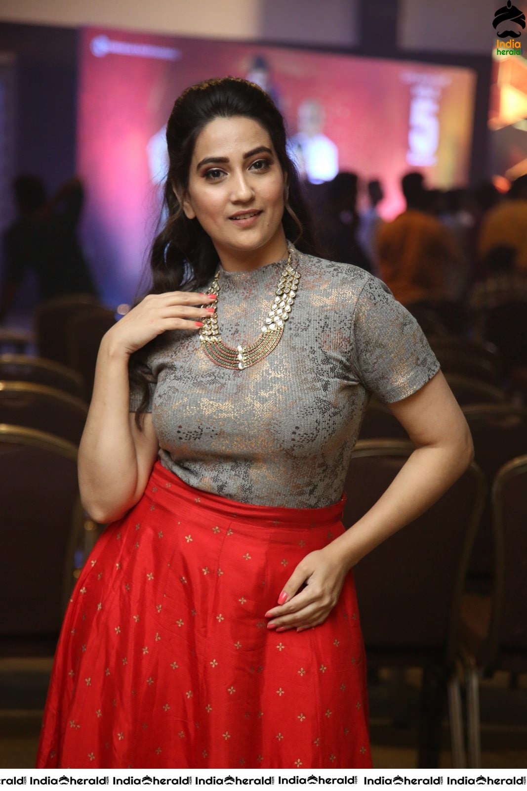 Manjusha Anchor Too Hot in a Tight Top Set 2