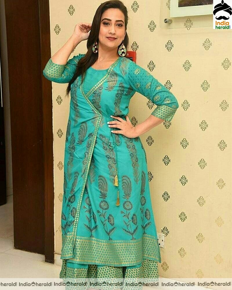 Manjusha Cute Green Chudi Stills
