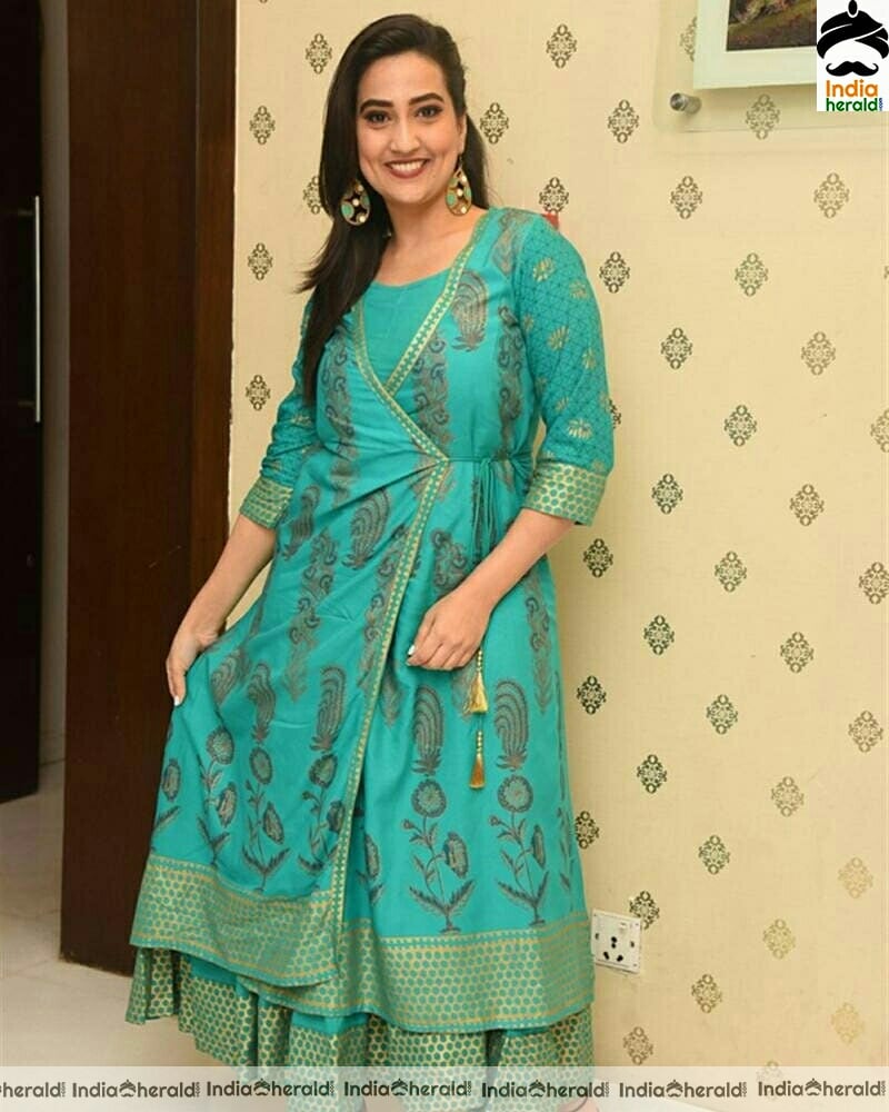 Manjusha Cute Green Chudi Stills