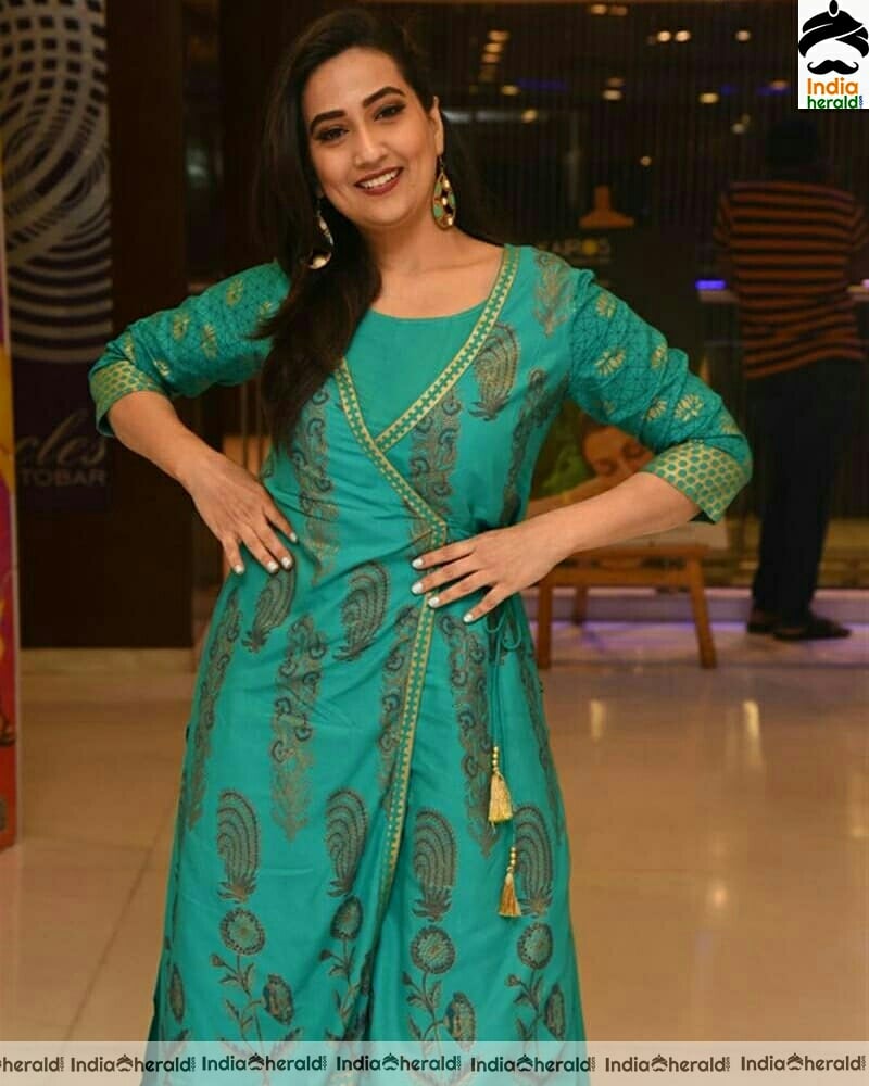 Manjusha Cute Green Chudi Stills