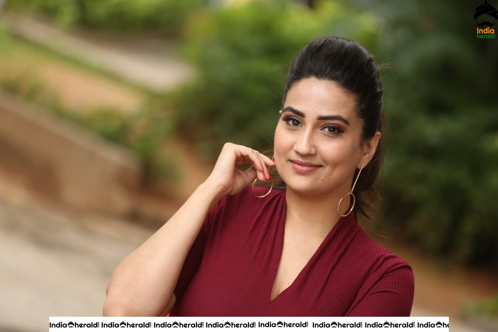 Manjusha Hot in Maroon Frock Set 2