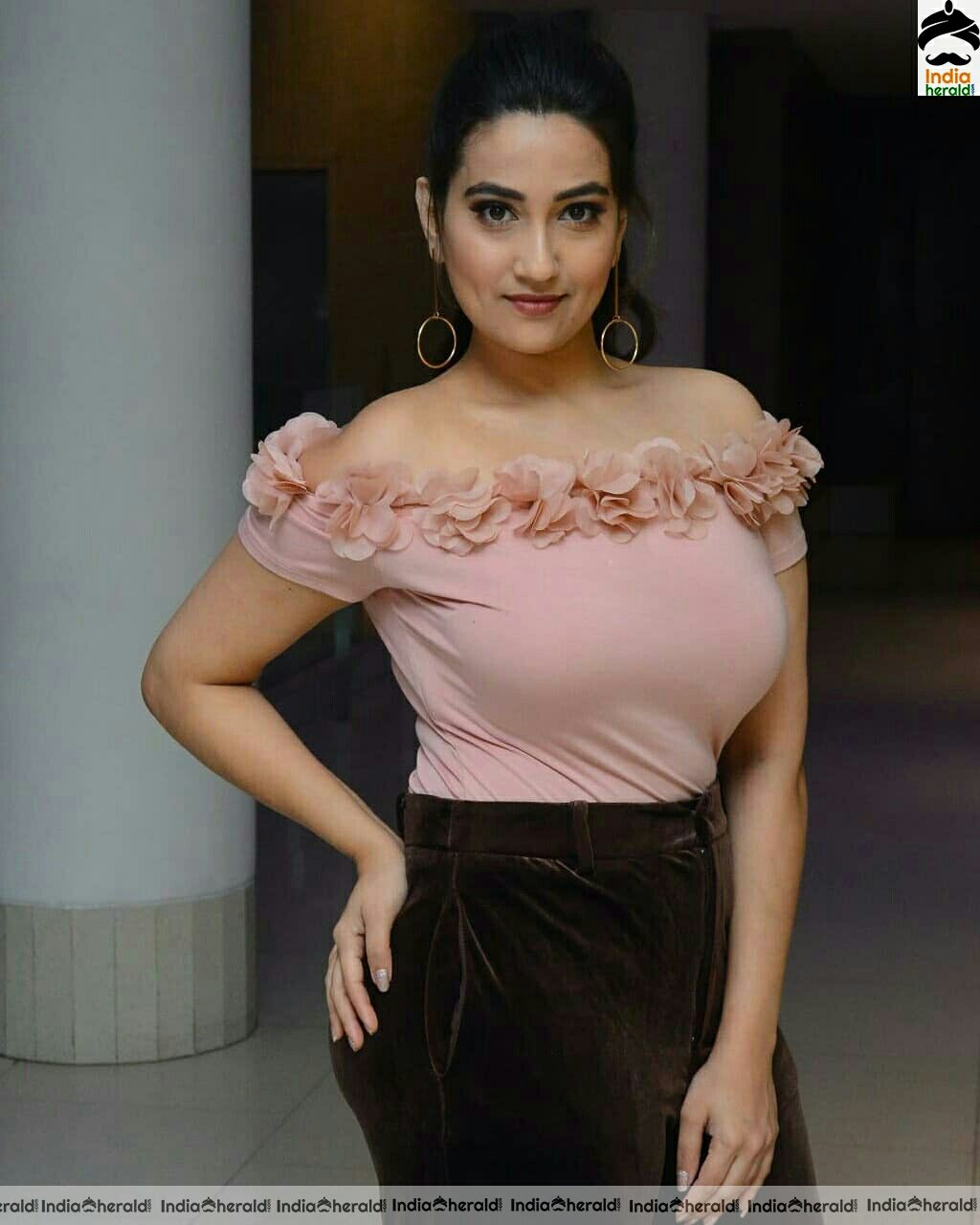 Manjusha oozing hotness in tight dress