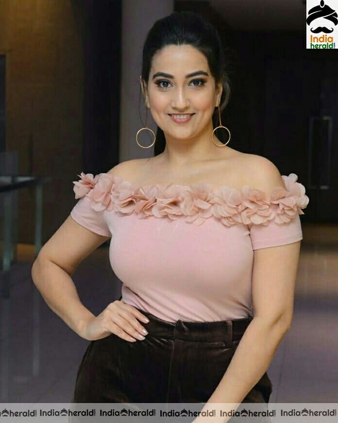 Manjusha oozing hotness in tight dress