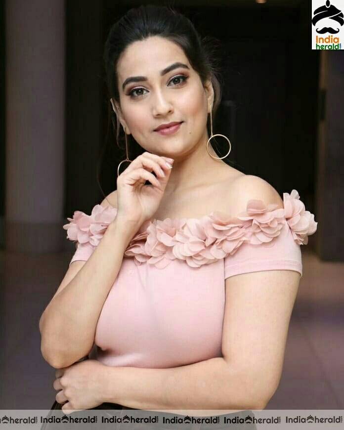 Manjusha oozing hotness in tight dress