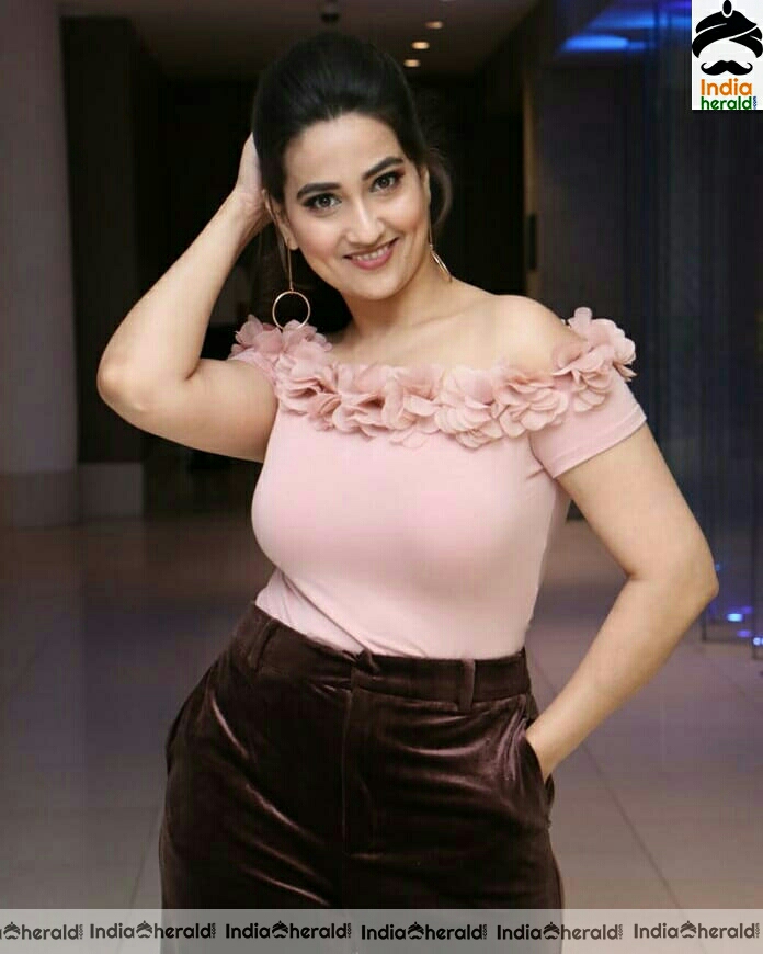 Manjusha oozing hotness in tight dress