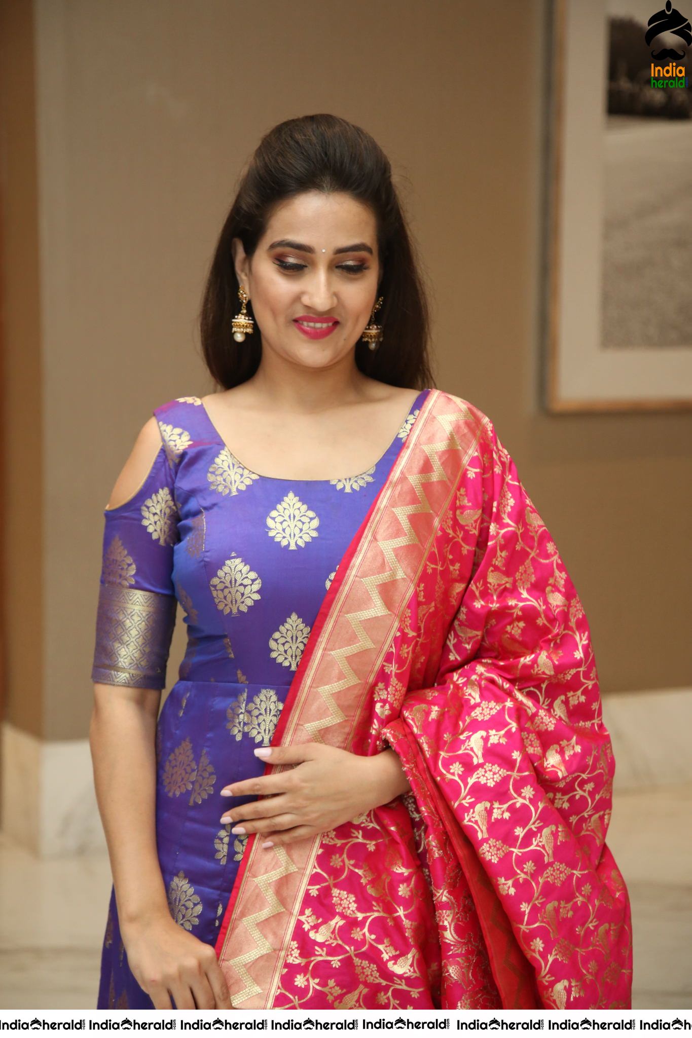 Manjusha Oozing Oomph in these Chudidar Photos Set 2