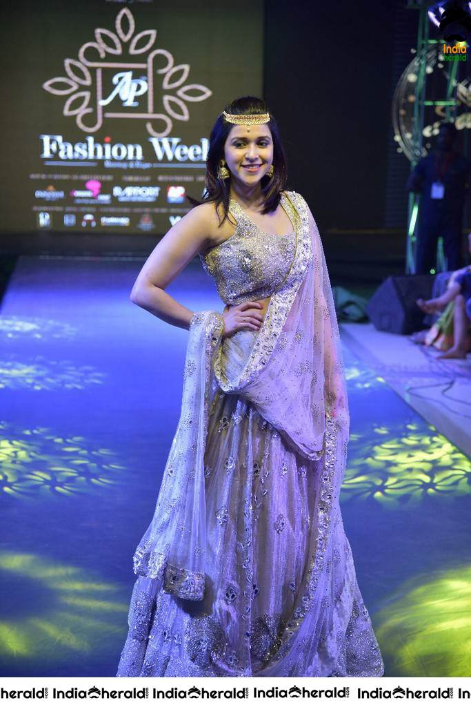 Mannara Chopra Latest Sizzling Clicks and a Fashion Ramp Walk