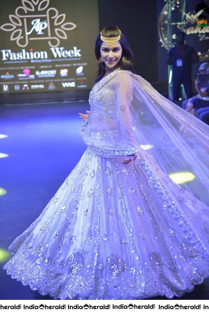 Mannara Chopra Latest Sizzling Clicks and a Fashion Ramp Walk