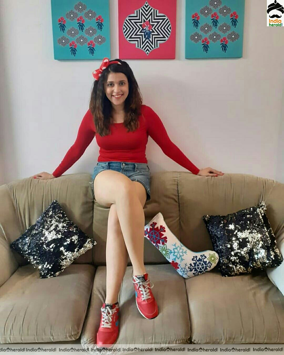 Mannara Hot Latest Thighs Show Stills