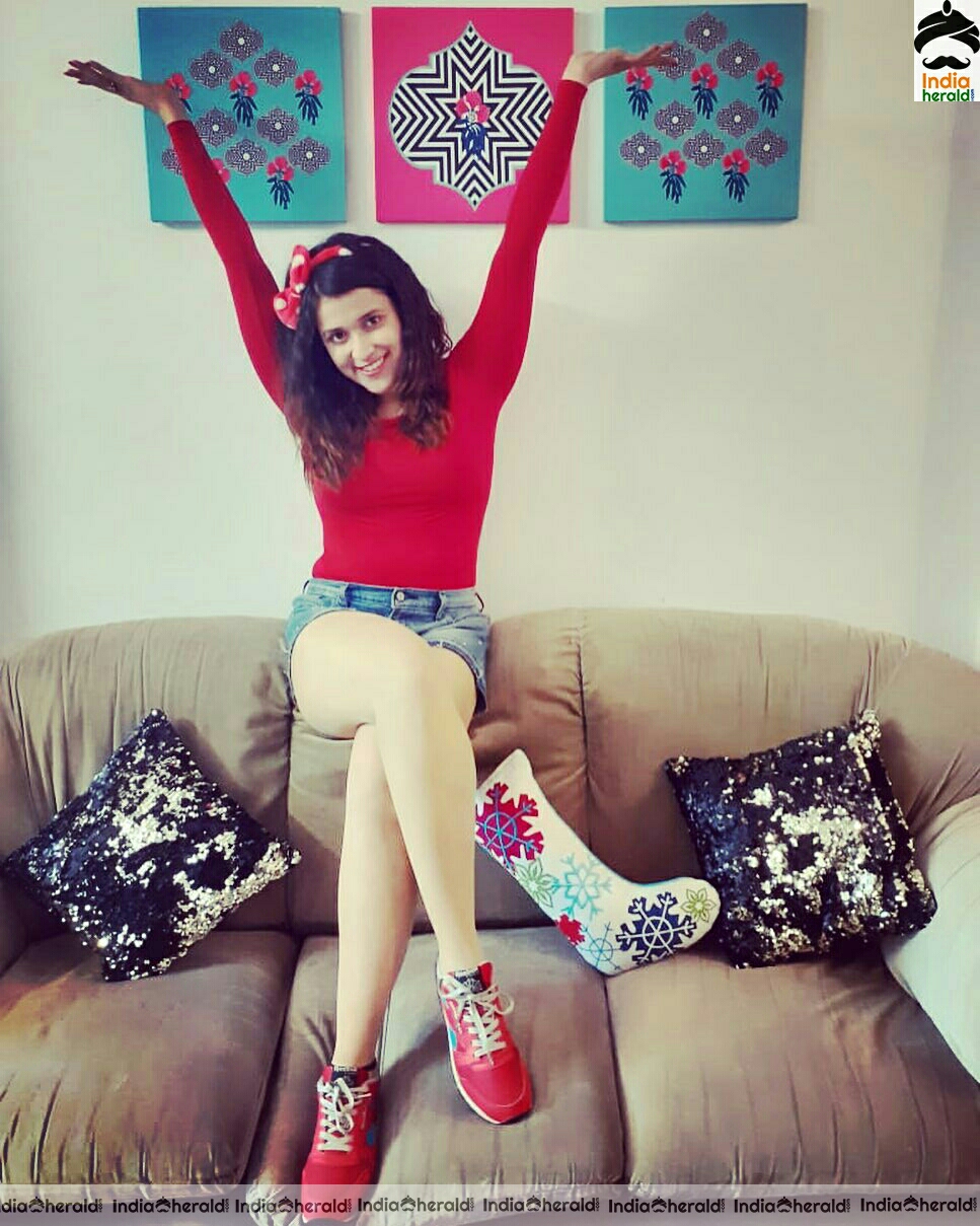 Mannara Hot Latest Thighs Show Stills