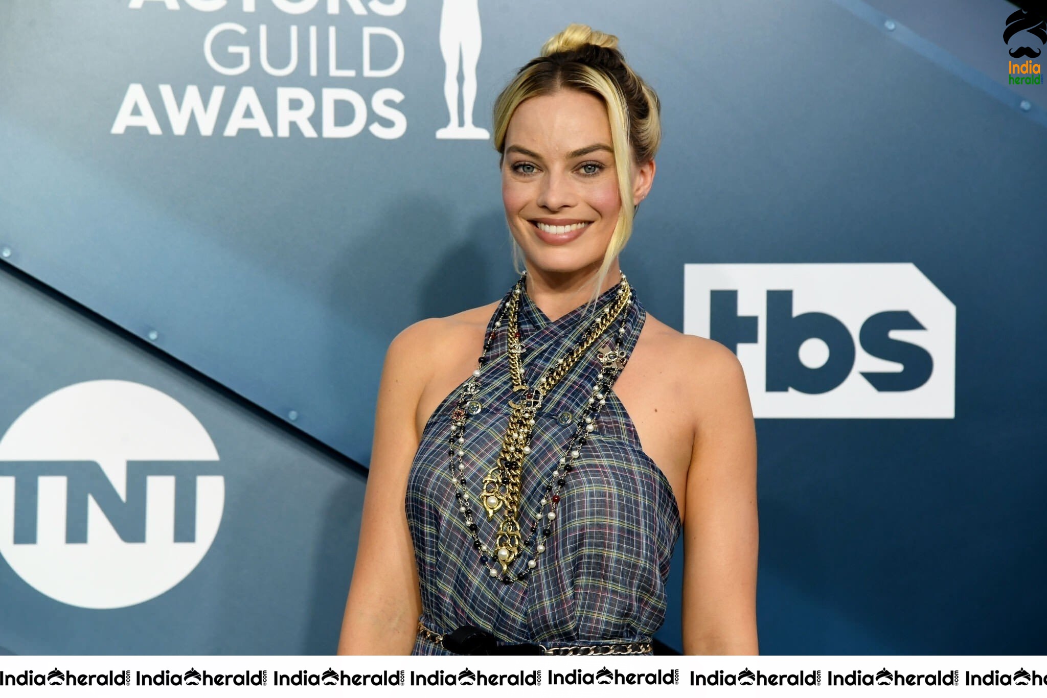 Margot Robbie at 26th Annual Screen Actors Guild Awards Shrine Auditorium in LA Set 2