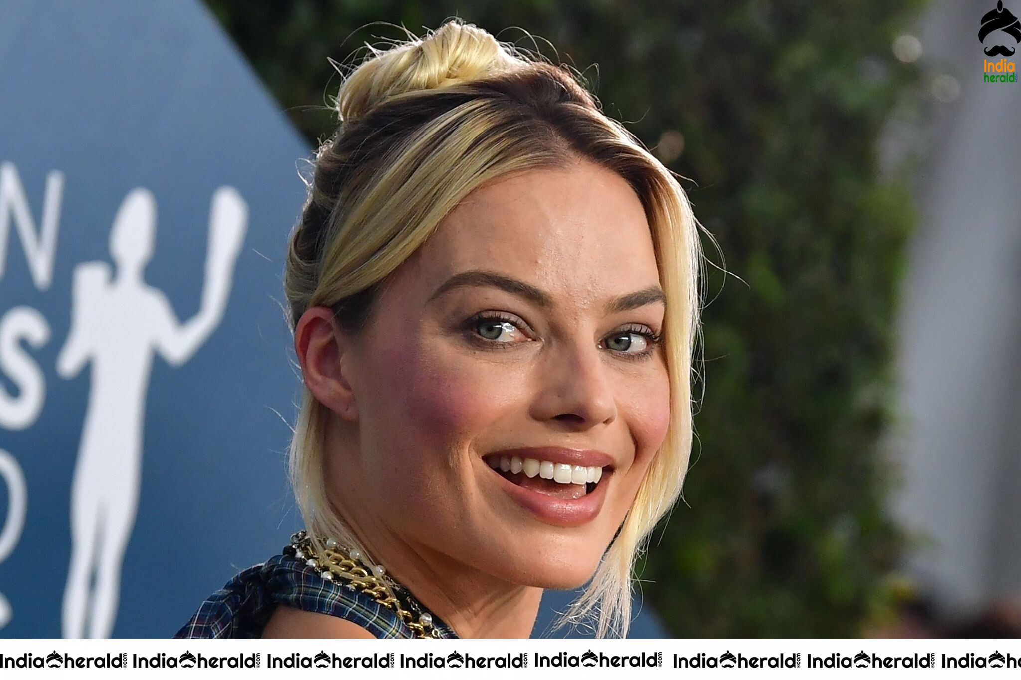 Margot Robbie at 26th Annual Screen Actors Guild Awards Shrine Auditorium in LA Set 2