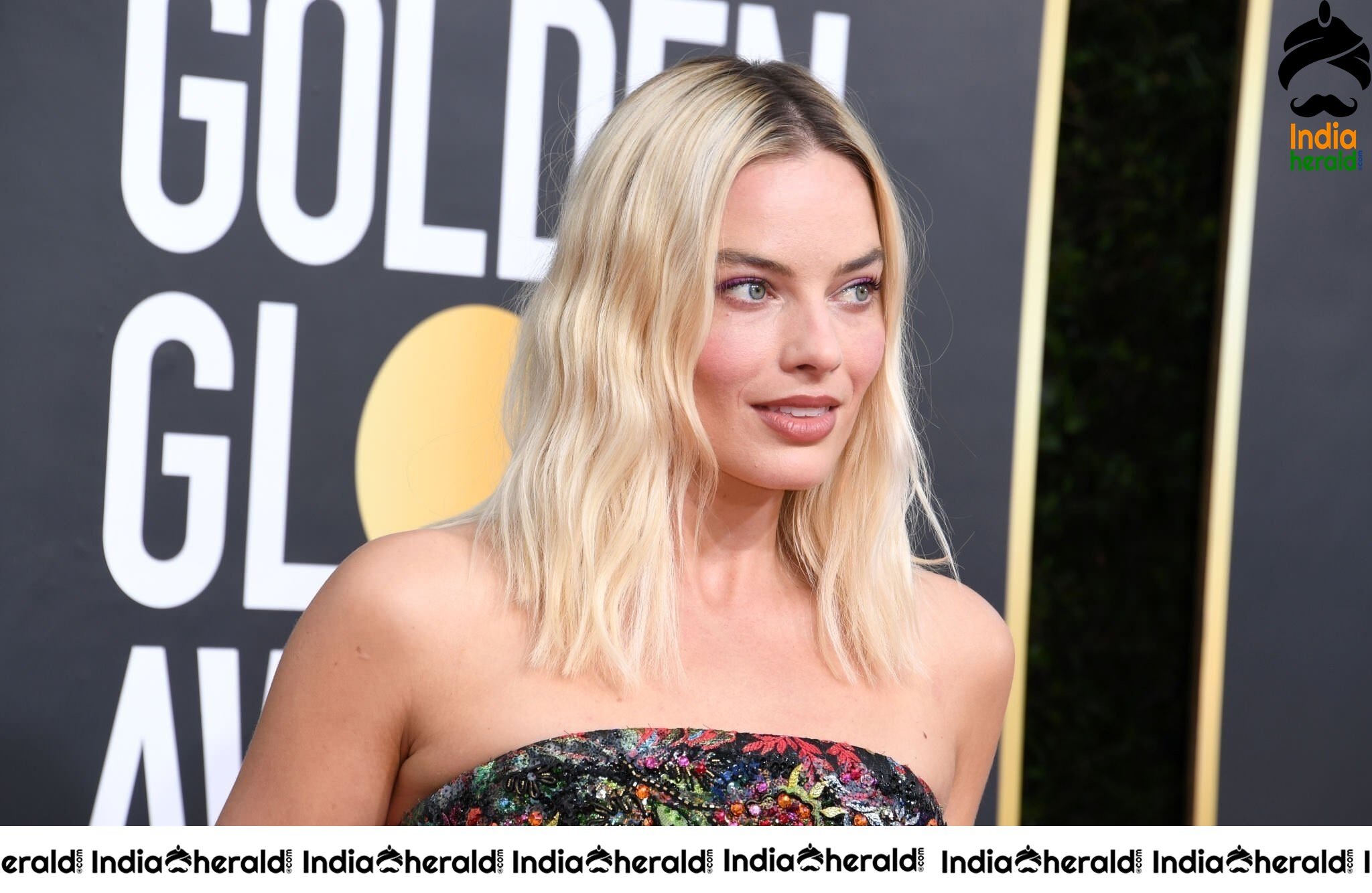 Margot Robbie at 77th Annual Golden Globe Awards in Beverly Hills Set 2