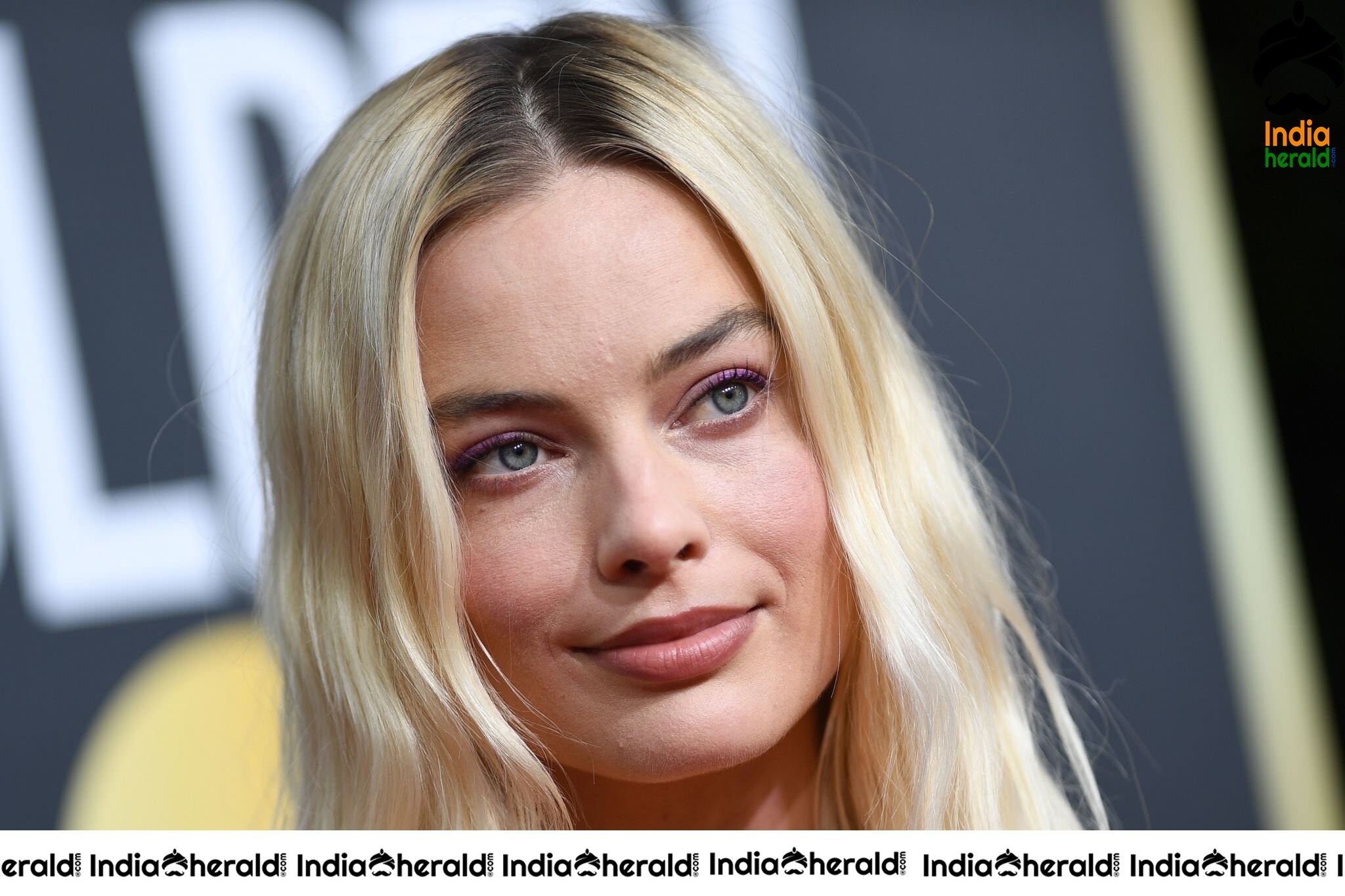 Margot Robbie at 77th Annual Golden Globe Awards in Beverly Hills Set 2