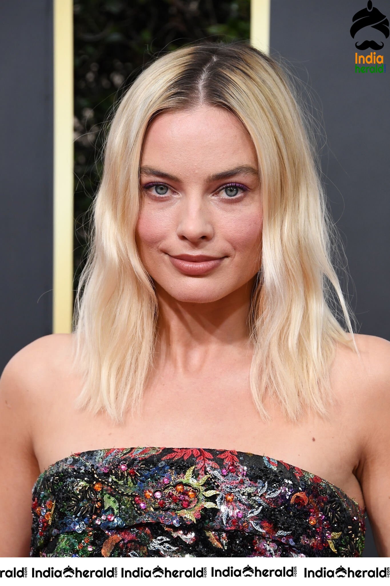 Margot Robbie at 77th Annual Golden Globe Awards in Beverly Hills Set 2