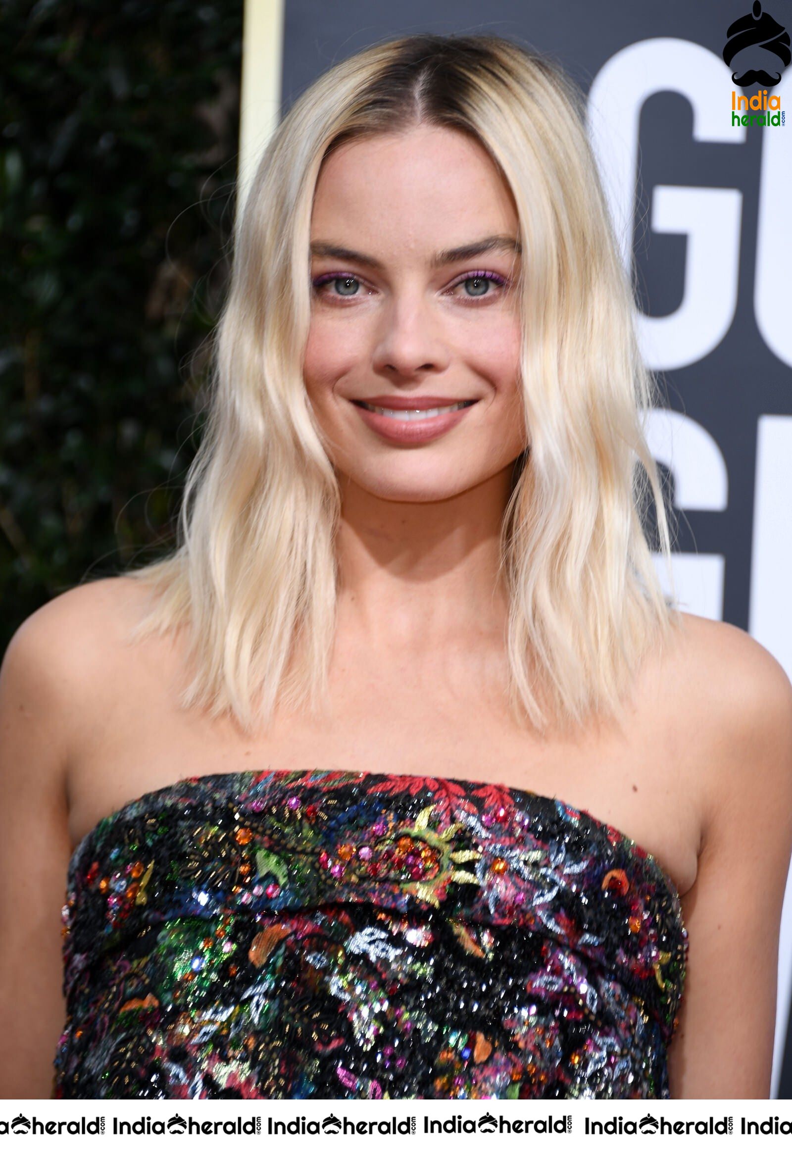 Margot Robbie at 77th Annual Golden Globe Awards in Beverly Hills Set 2