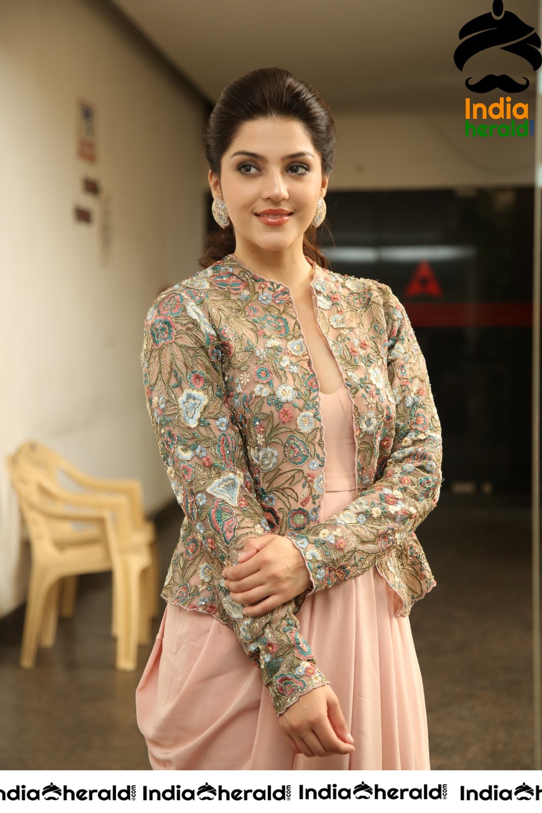 Mehreen Kaur Looking Sexy and Gorgeous in Latest Photoshoot Set 1