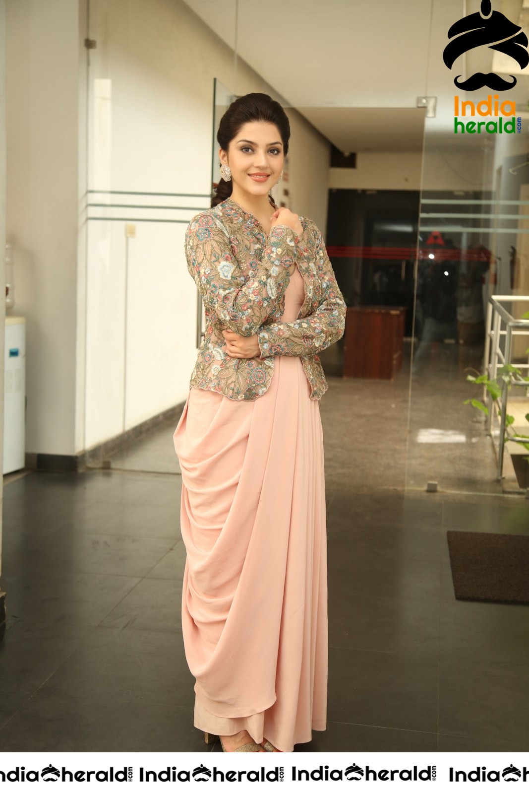 Mehreen Kaur Looking Sexy and Gorgeous in Latest Photoshoot Set 5