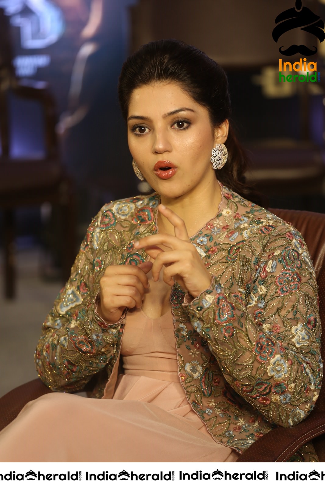 Mehreen Kaur Looking Sexy and Gorgeous in Latest Photoshoot Set 5