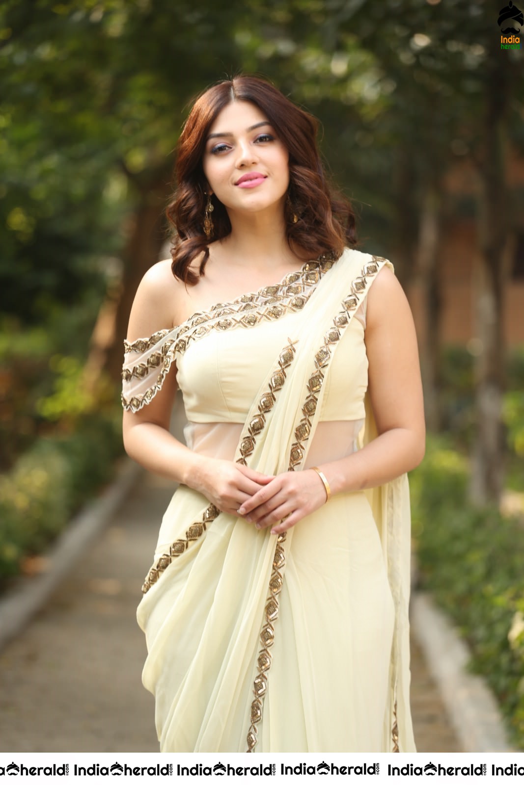 Mehreen Pirzada is Cute and Gorgeous in these latest stills Set 1