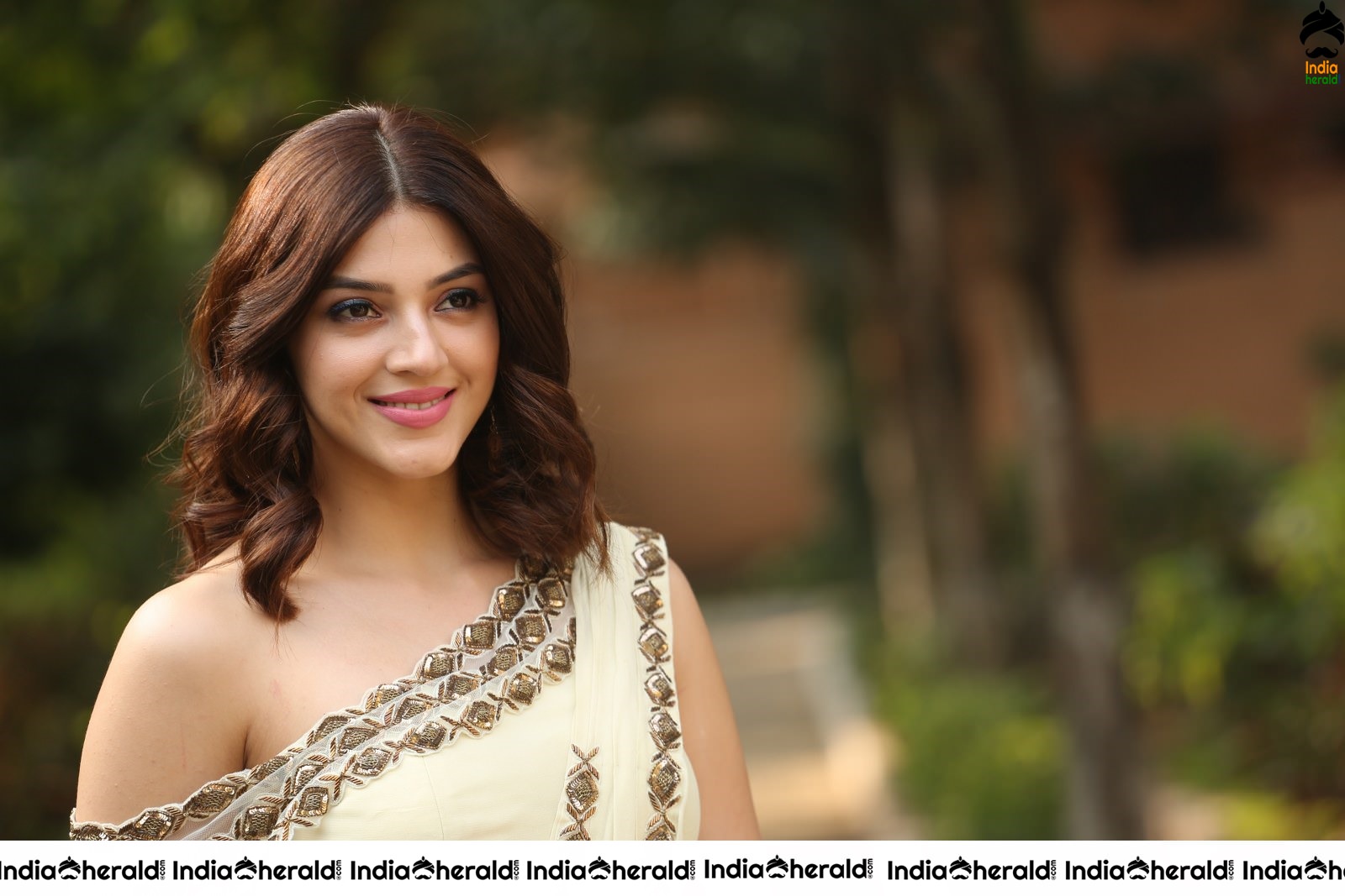 Mehreen Pirzada is Cute and Gorgeous in these latest stills Set 2