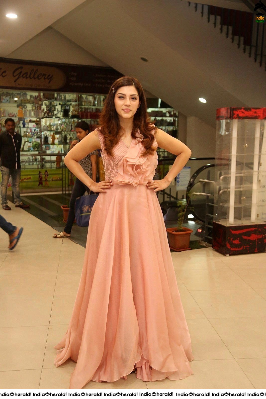 Mehreen Pirzada looking Angelic in these Photos