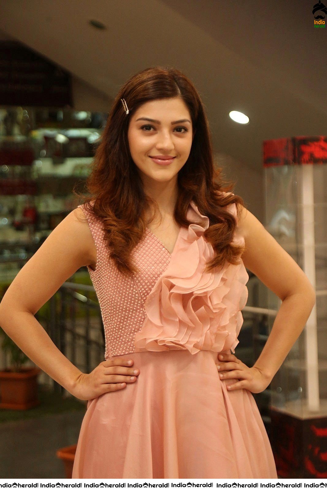 Mehreen Pirzada looking Angelic in these Photos