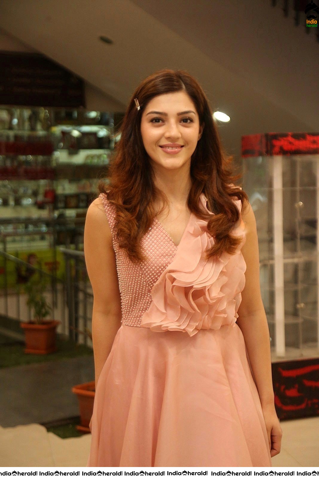 Mehreen Pirzada looking Angelic in these Photos